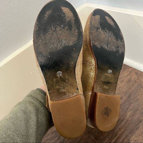 Cynthia Vincent Metallic suede ankle booties - Picture 5 of 8